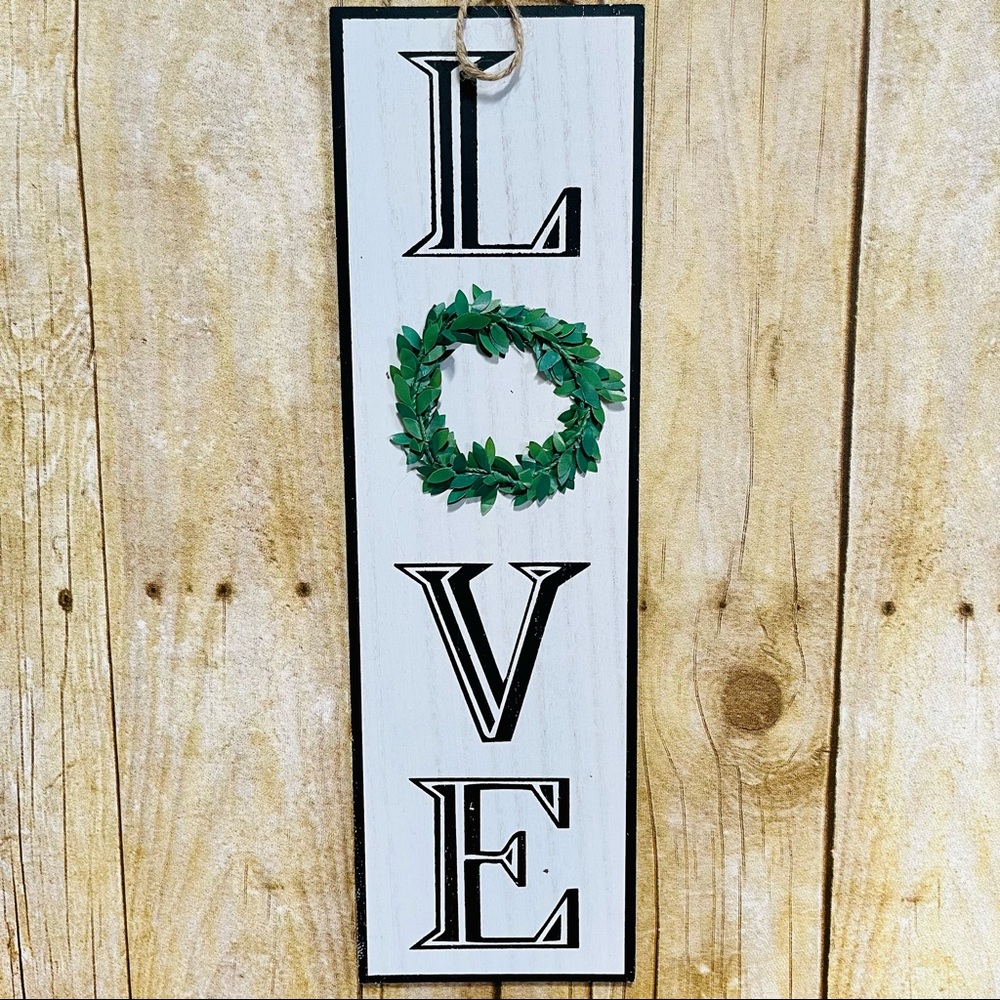 Rustic Farmhouse Wreath “Love”Wall Hanging